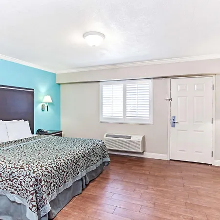 Cabana Inn & Suites
